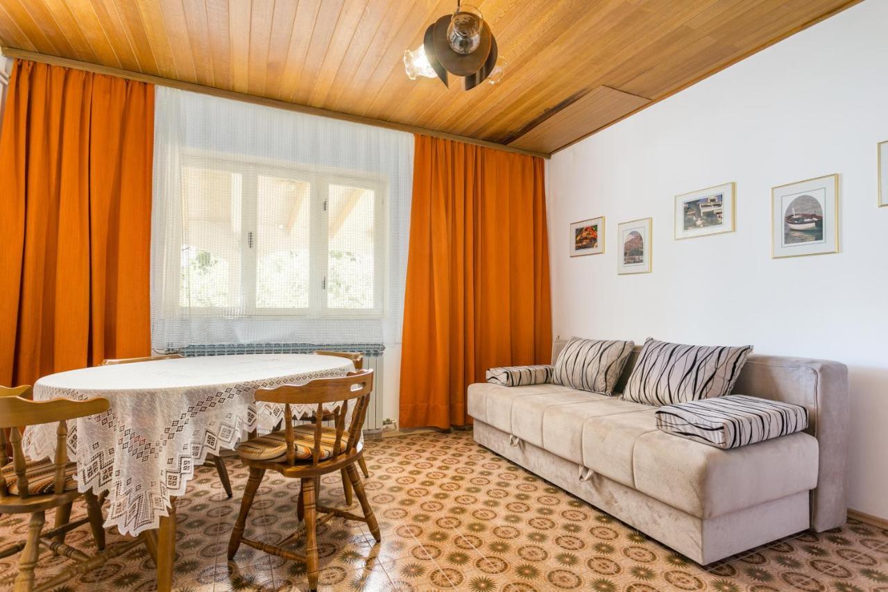 Apartments By The Sea Brela, Makarska - 18356 Exterior foto