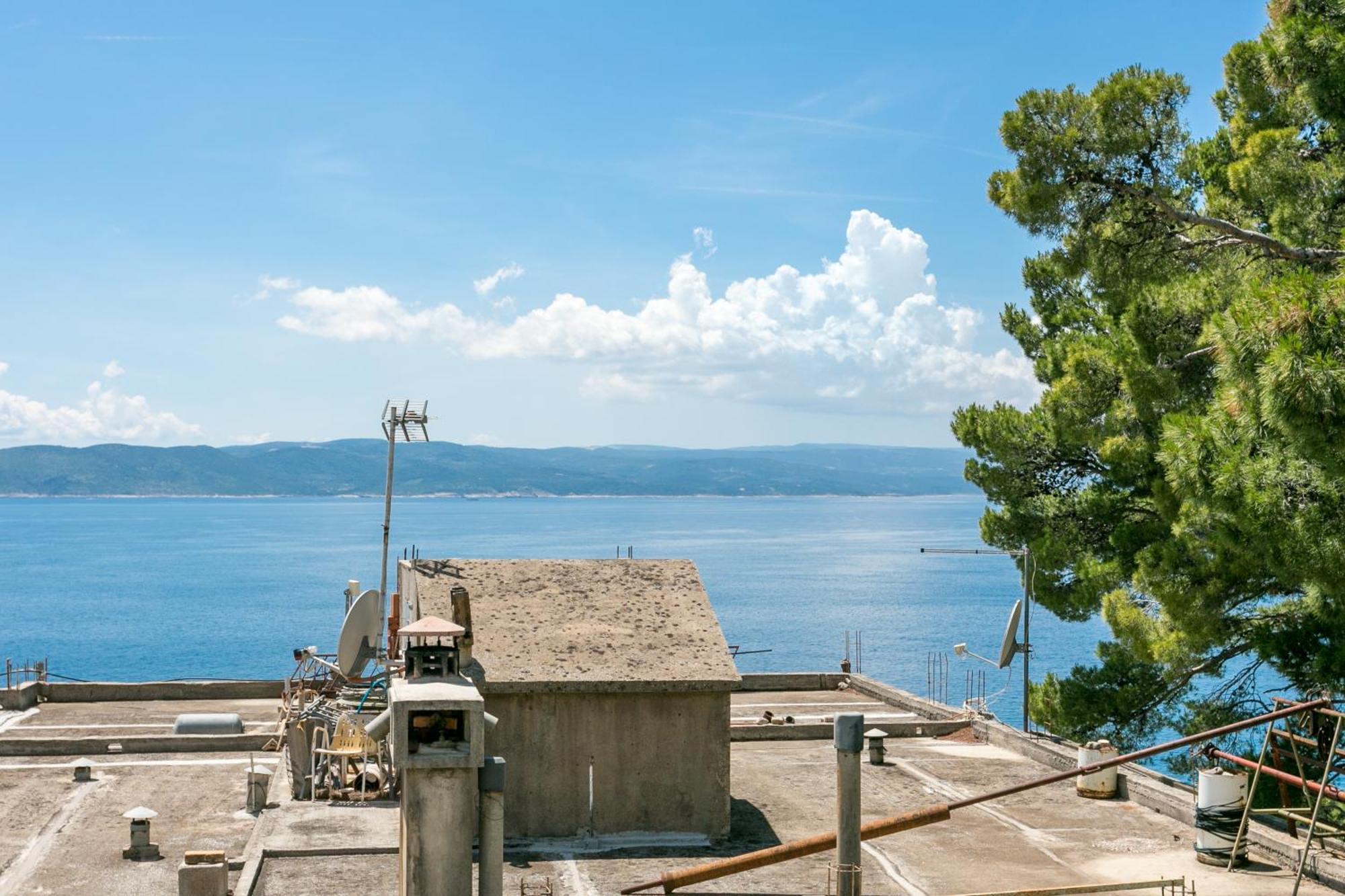 Apartments By The Sea Brela, Makarska - 18356 Exterior foto