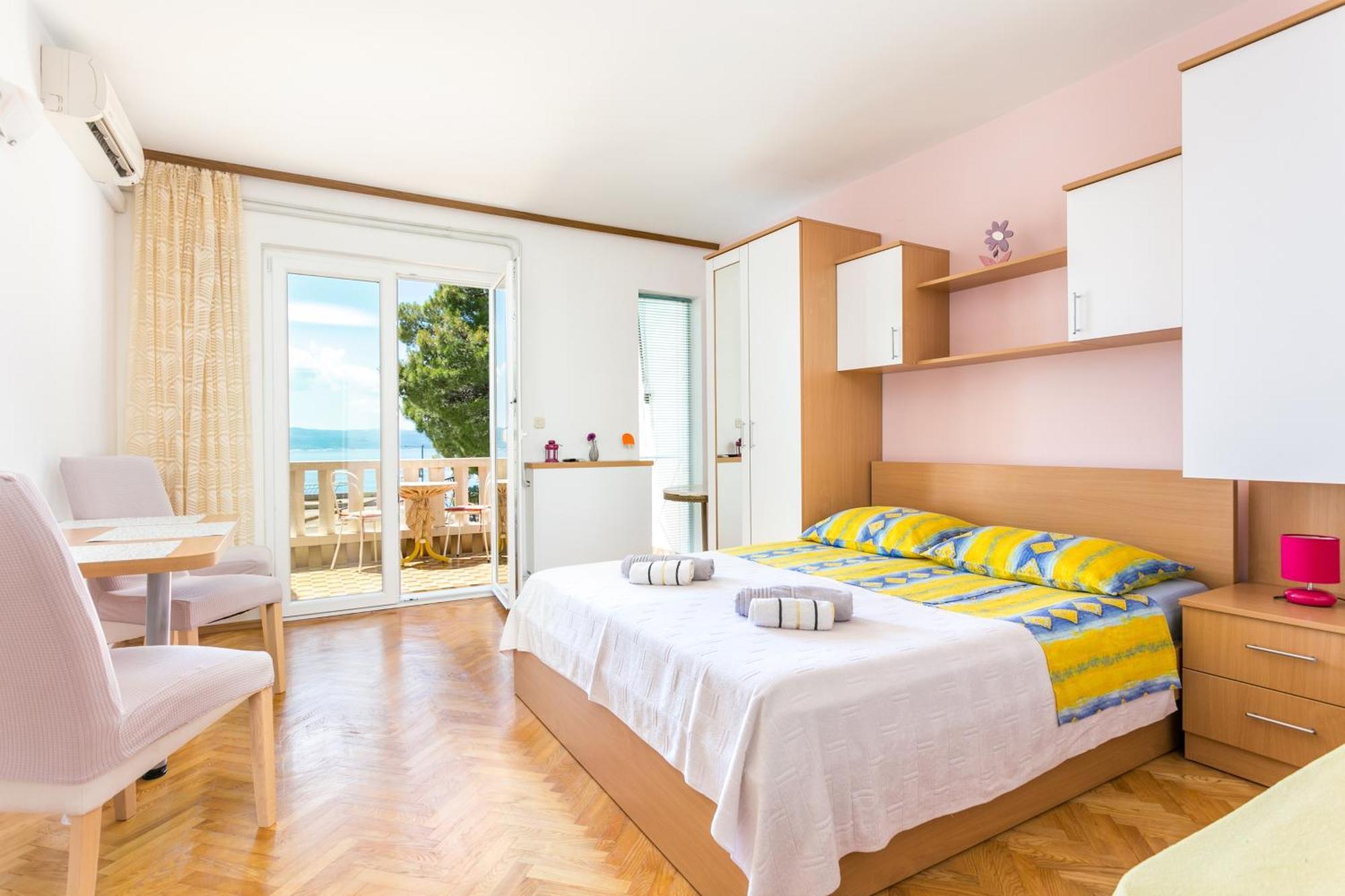 Apartments By The Sea Brela, Makarska - 18356 Exterior foto