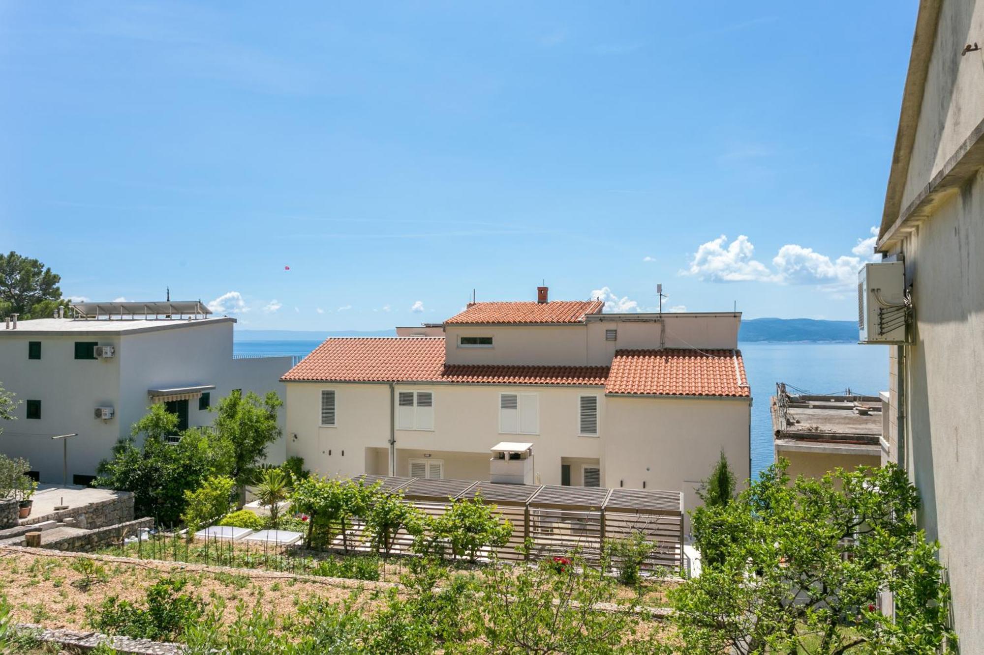 Apartments By The Sea Brela, Makarska - 18356 Exterior foto