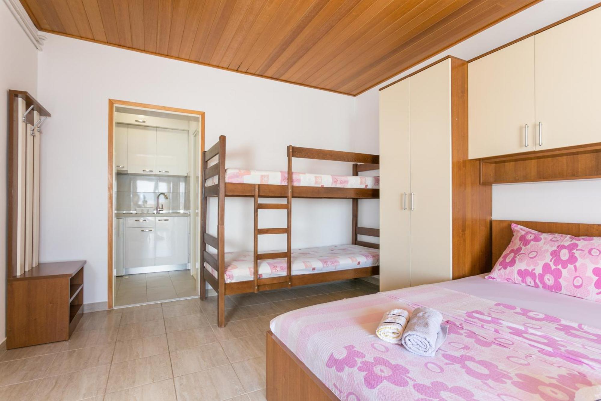 Apartments By The Sea Brela, Makarska - 18356 Habitación foto